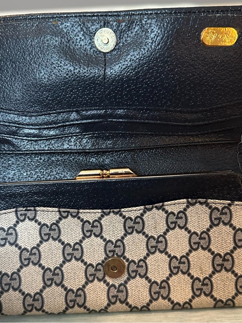 Vintage Gucci Navy Blue Wallet Monogram GG Kiss Lock Compartments Card Slots - Picture 8 of 15
